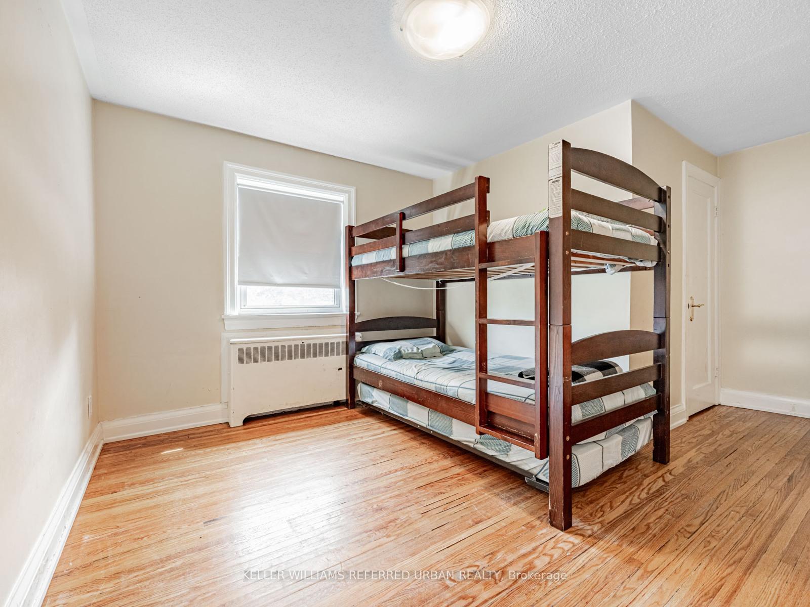 Photo 16 of 38 Viewmount Avenue, Toronto, Englemount-Lawrence — HOMEH