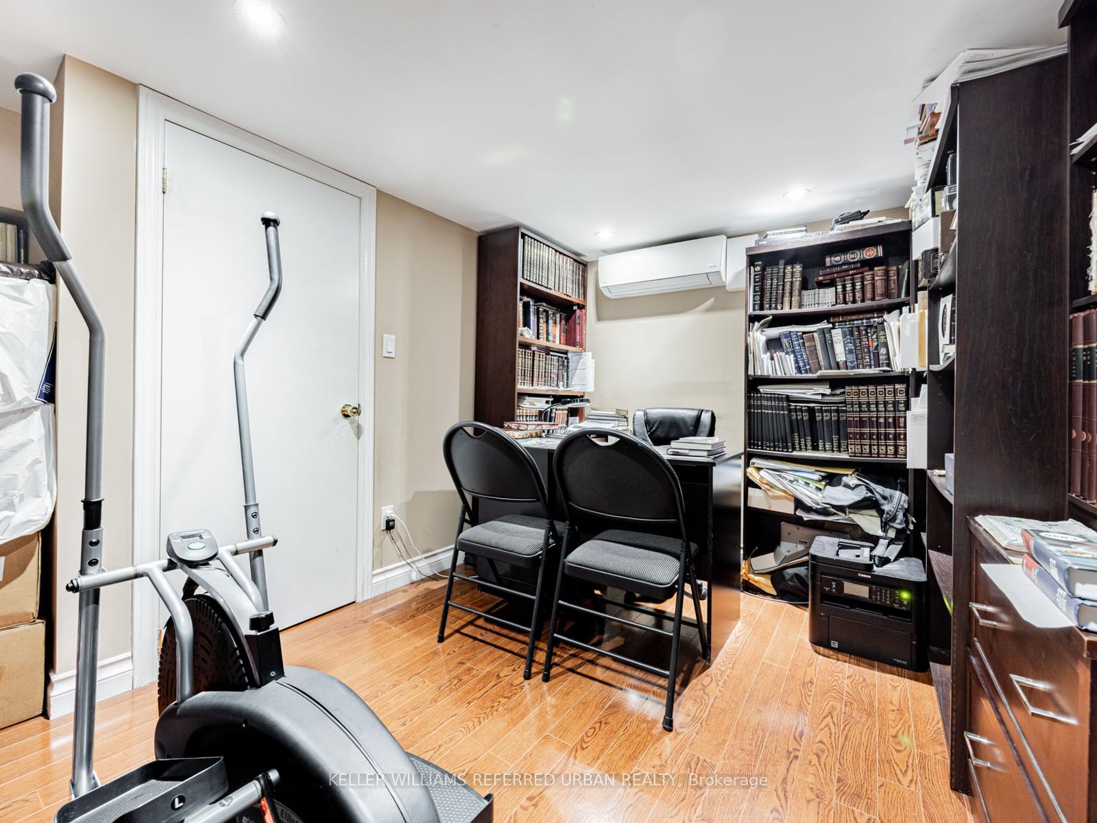 Photo 22 of 38 Viewmount Avenue, Toronto, Englemount-Lawrence — HOMEH