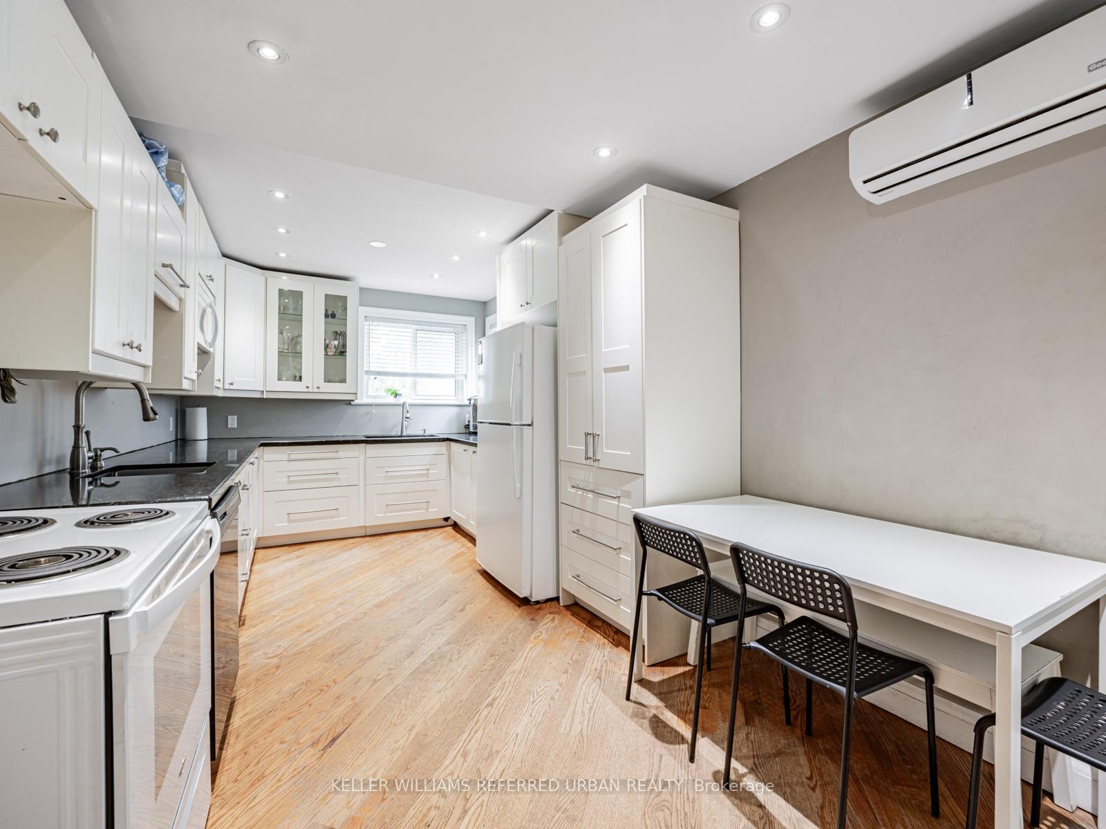 Photo 23 of 38 Viewmount Avenue, Toronto, Englemount-Lawrence — HOMEH