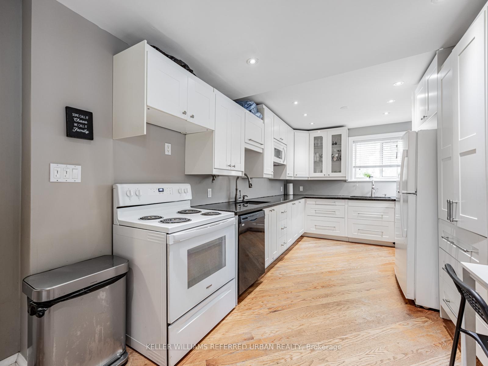 Photo 24 of 38 Viewmount Avenue, Toronto, Englemount-Lawrence — HOMEH