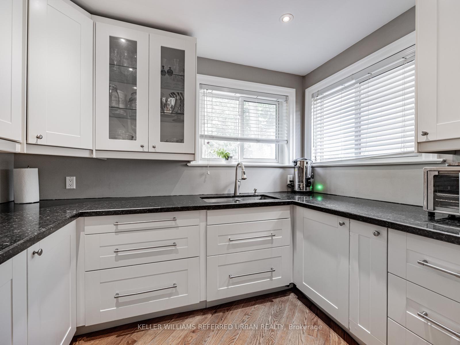 Photo 25 of 38 Viewmount Avenue, Toronto, Englemount-Lawrence — HOMEH