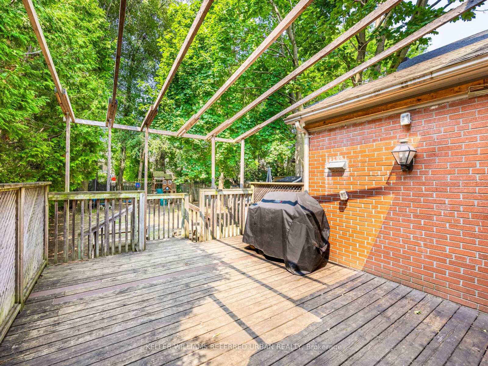 Photo 28 of 38 Viewmount Avenue, Toronto, Englemount-Lawrence — HOMEH