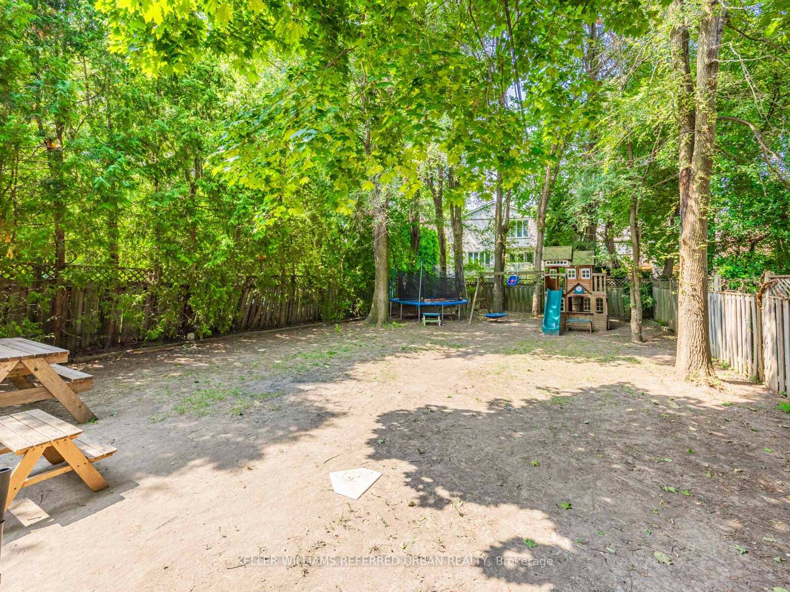 Photo 29 of 38 Viewmount Avenue, Toronto, Englemount-Lawrence — HOMEH