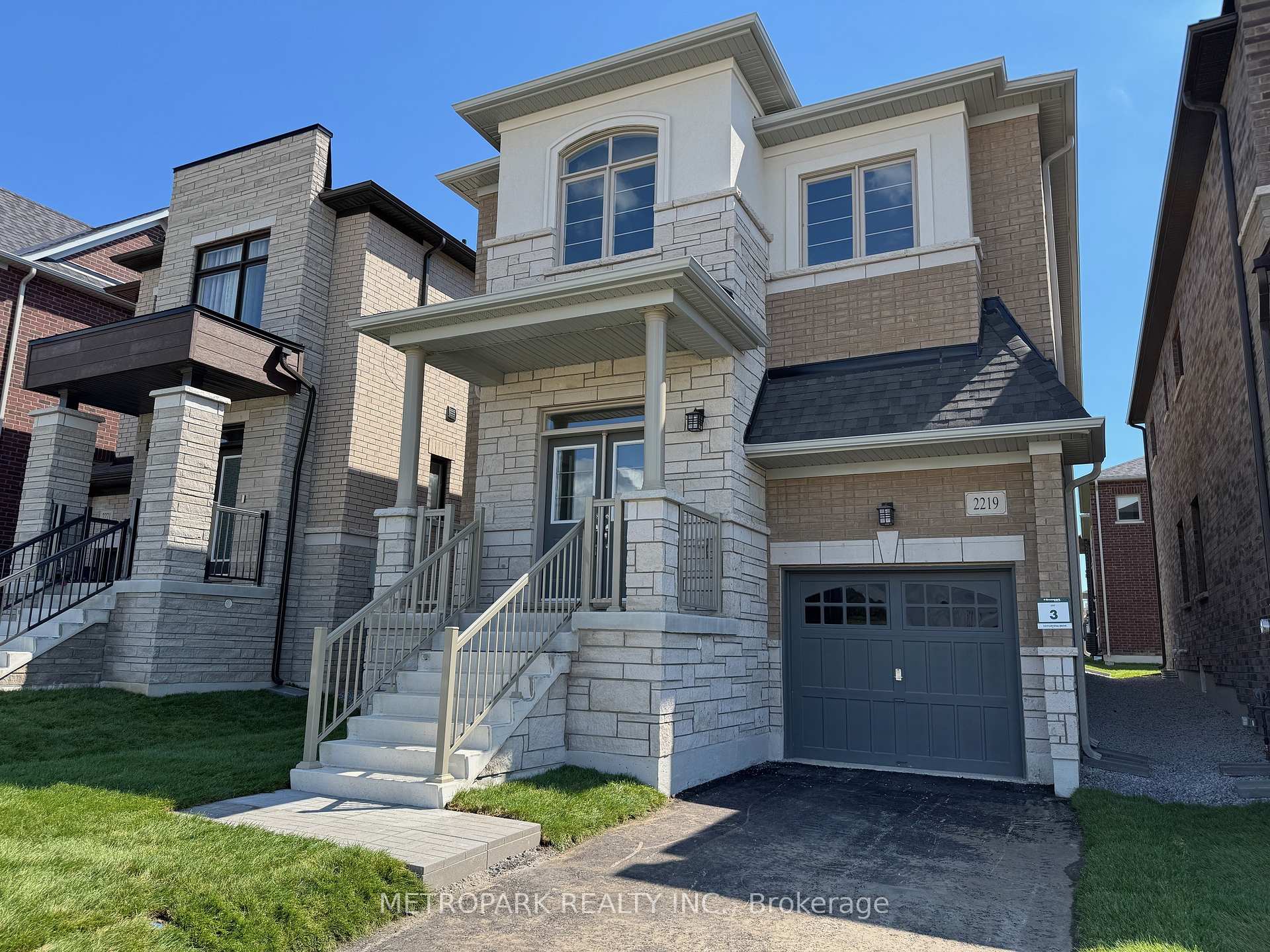 Photo 2 of 2219 Crystal Drive, Oshawa, Kedron — HOMEH