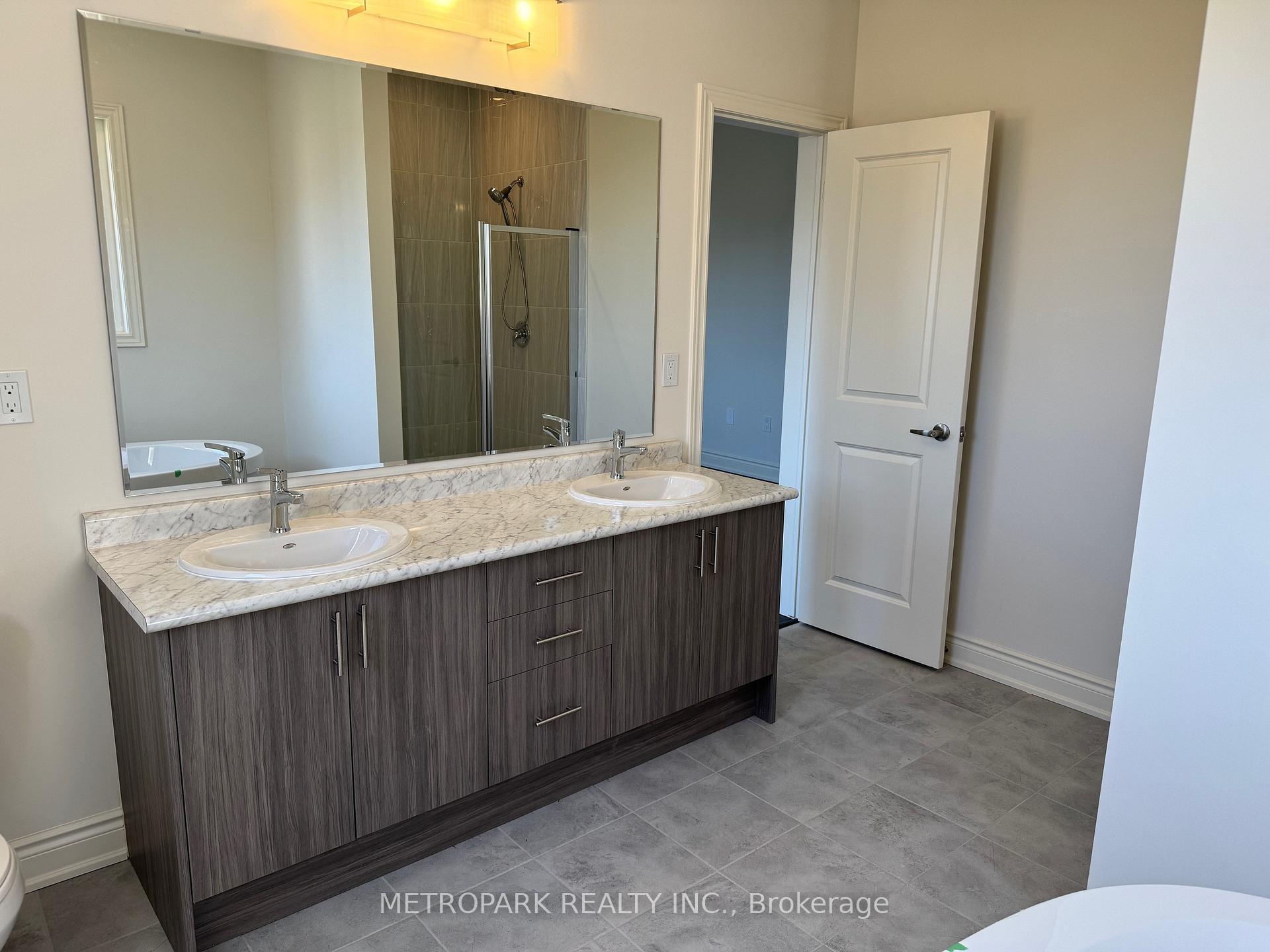 Photo 9 of 2219 Crystal Drive, Oshawa, Kedron — HOMEH