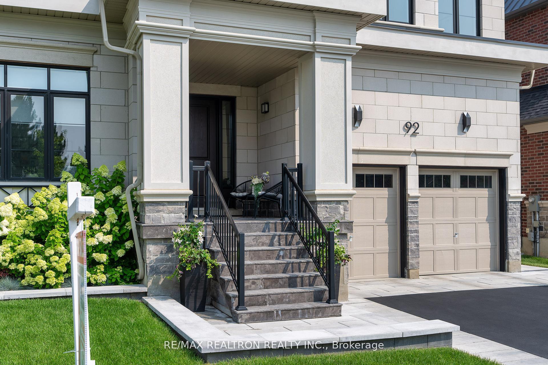 Photo 4 of 92 Klees Crescent, Aurora, Aurora Highlands — HOMEH