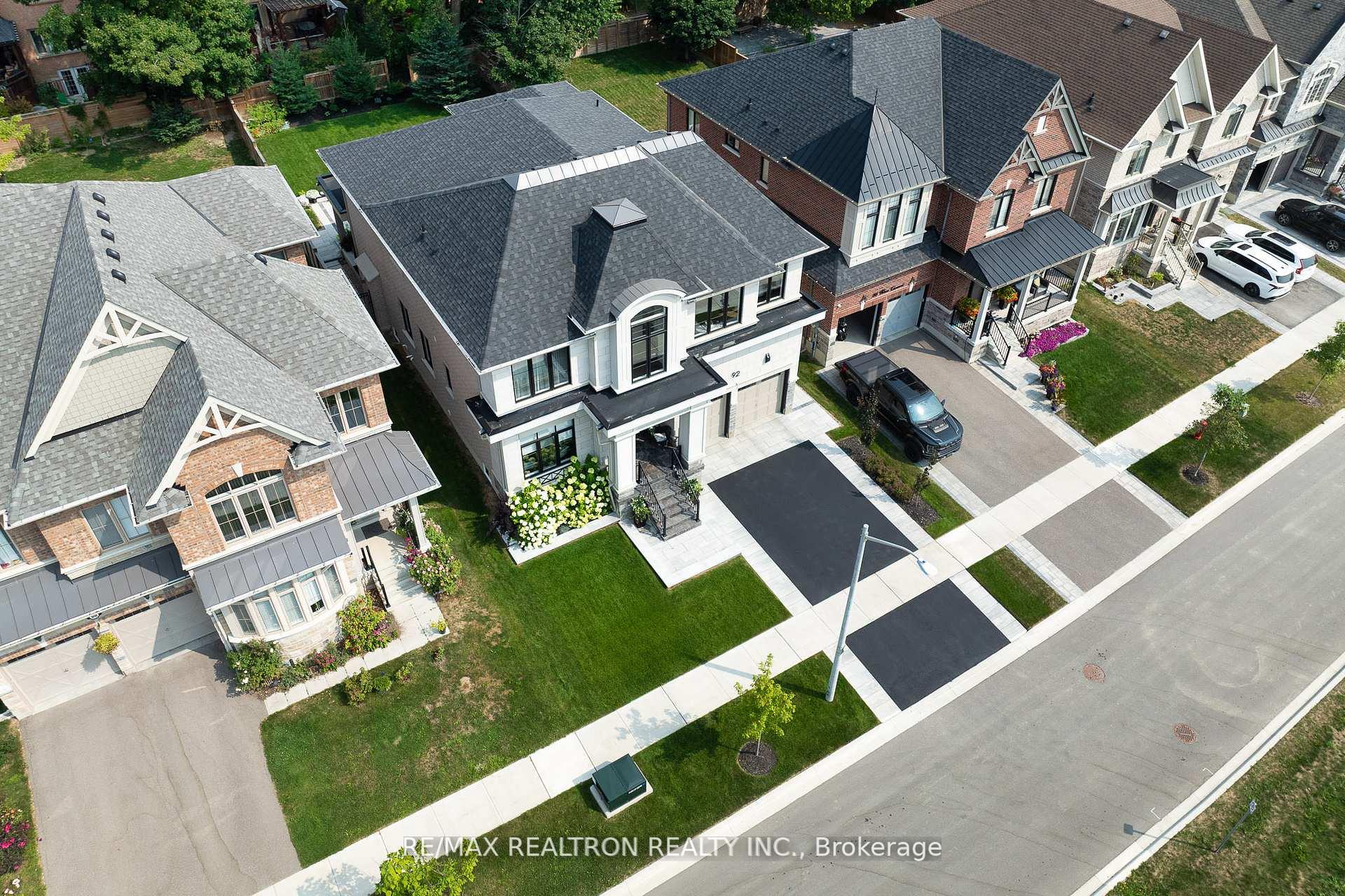 Photo 2 of 92 Klees Crescent, Aurora, Aurora Highlands — HOMEH