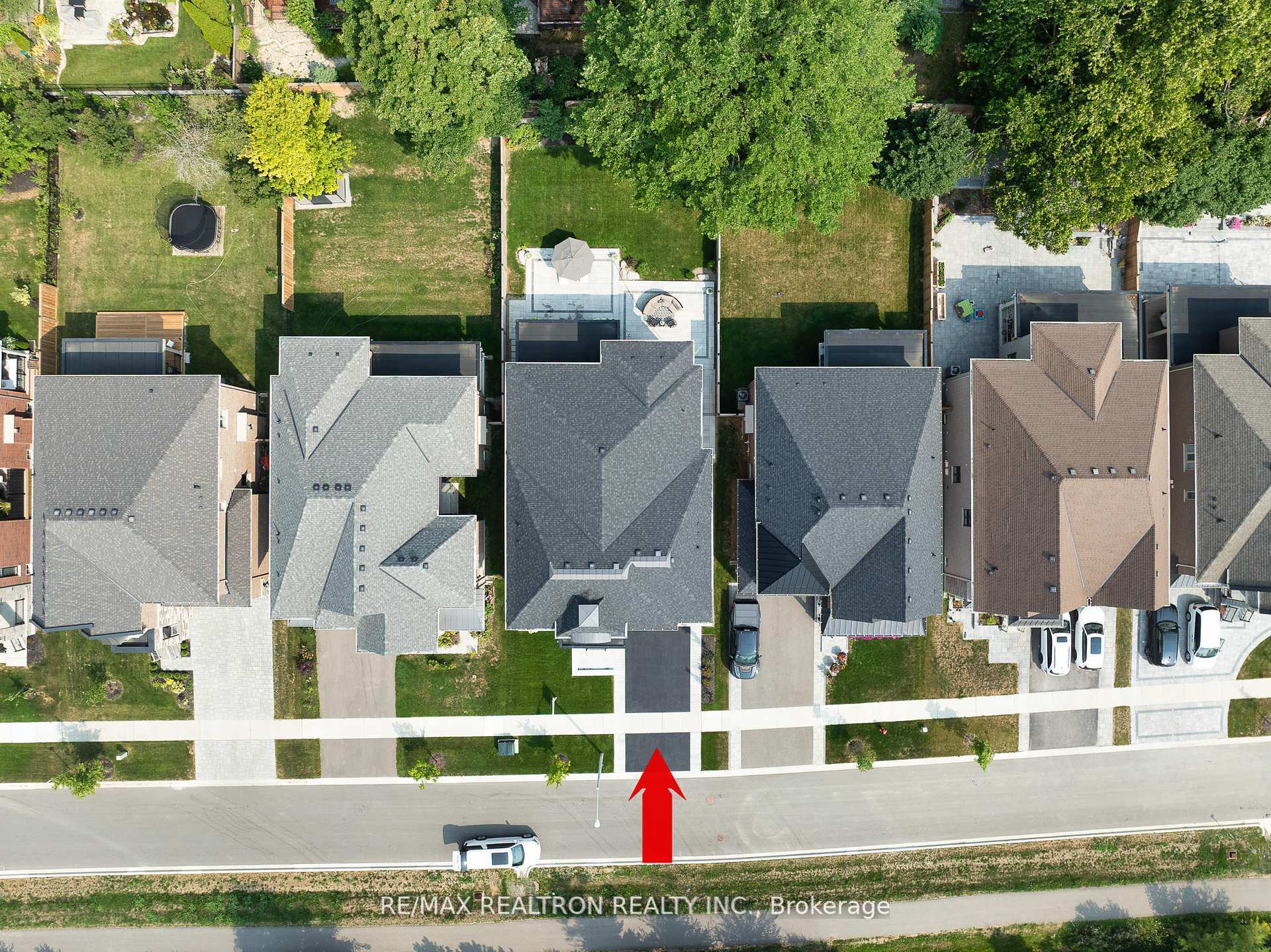 Photo 3 of 92 Klees Crescent, Aurora, Aurora Highlands — HOMEH
