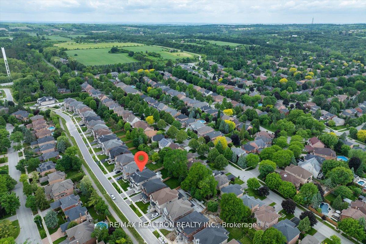 Photo 9 of 92 Klees Crescent, Aurora, Aurora Highlands — HOMEH