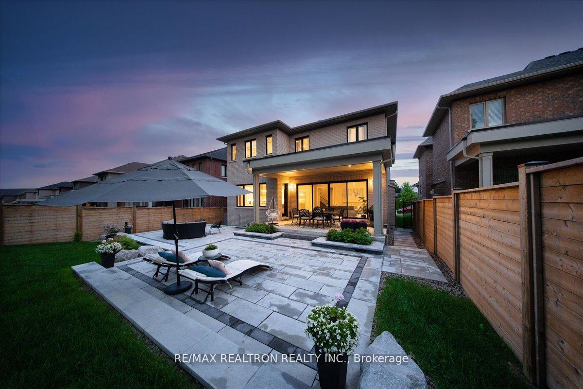 Photo 8 of 92 Klees Crescent, Aurora, Aurora Highlands — HOMEH
