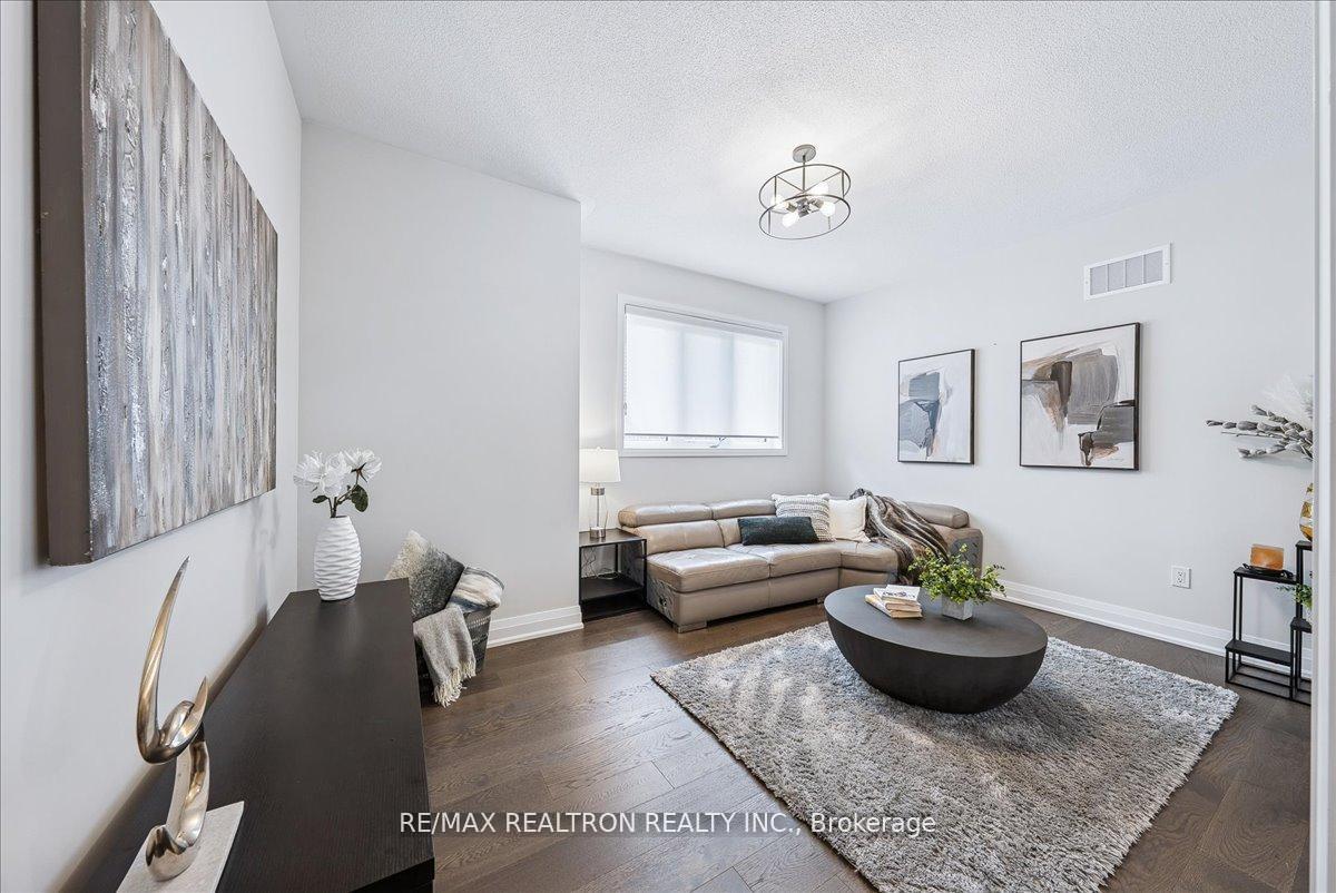 Photo 32 of 92 Klees Crescent, Aurora, Aurora Highlands — HOMEH