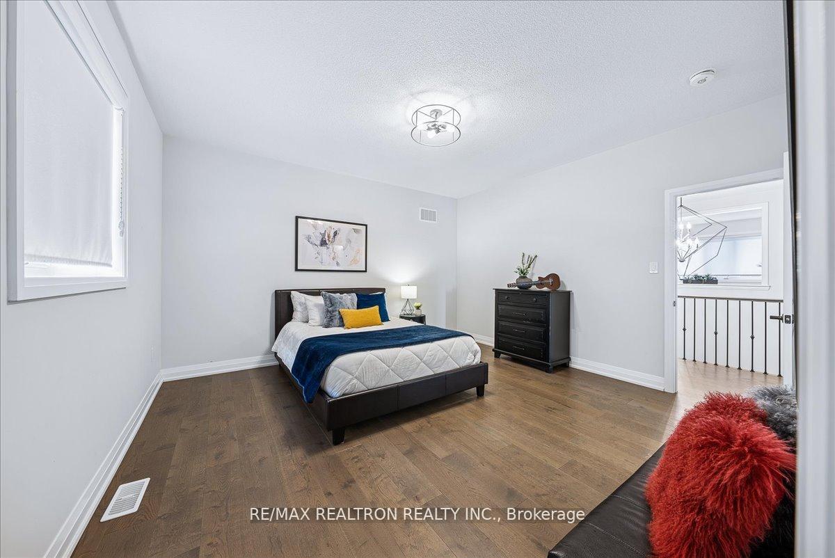 Photo 33 of 92 Klees Crescent, Aurora, Aurora Highlands — HOMEH