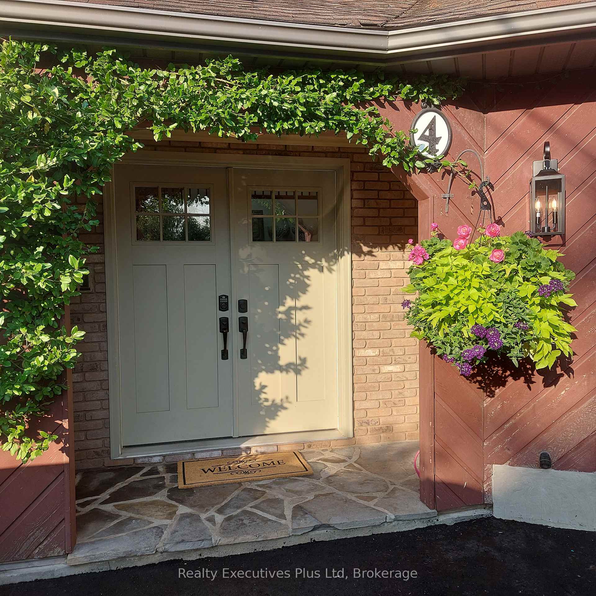 Photo 3 of 4 Glenhill Place, Guelph, General Hospital — HOMEH