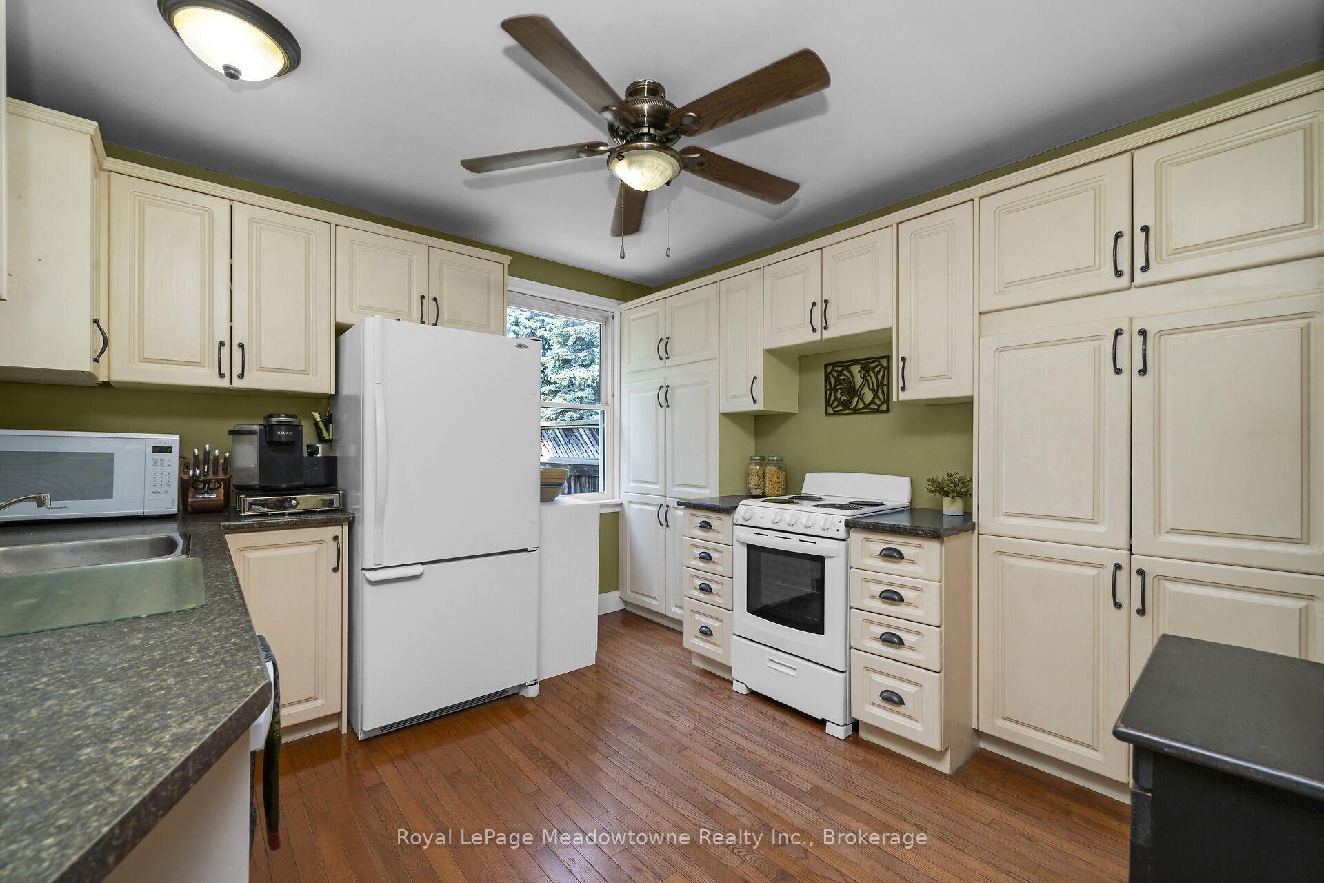 Photo 2 of 24 Delrex Boulevard, Halton Hills, Georgetown — HOMEH