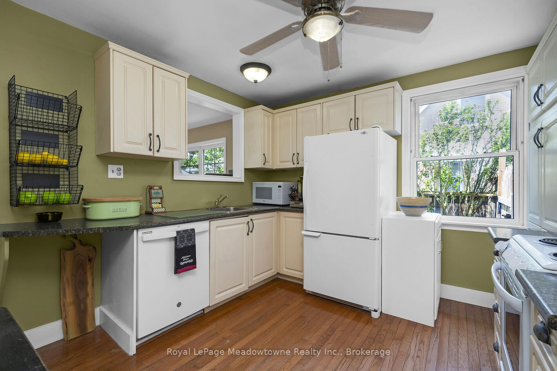 Photo 4 of 24 Delrex Boulevard, Halton Hills, Georgetown — HOMEH
