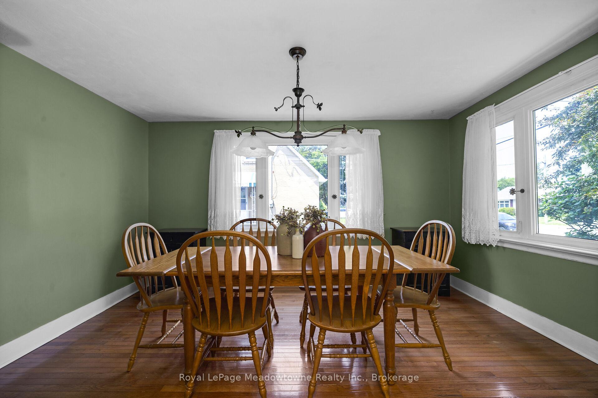 Photo 5 of 24 Delrex Boulevard, Halton Hills, Georgetown — HOMEH