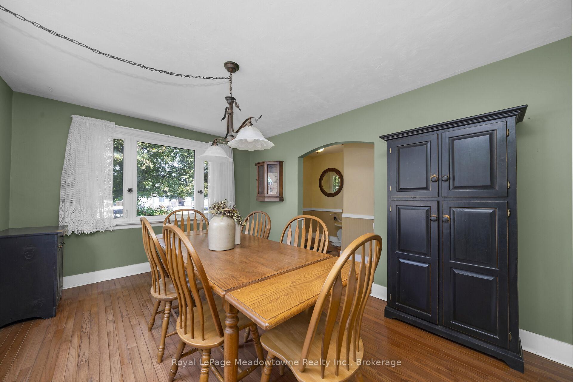 Photo 7 of 24 Delrex Boulevard, Halton Hills, Georgetown — HOMEH