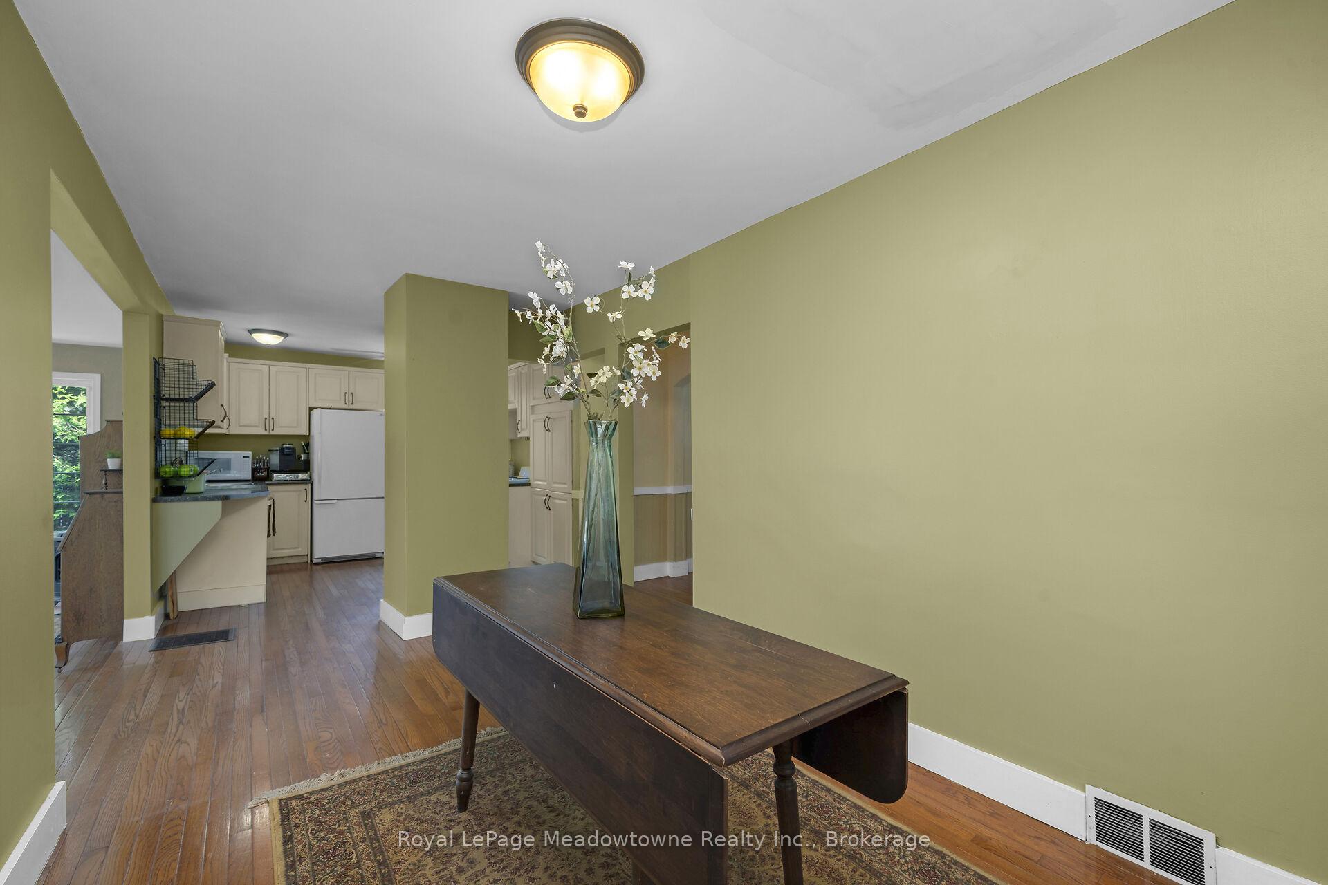 Photo 8 of 24 Delrex Boulevard, Halton Hills, Georgetown — HOMEH