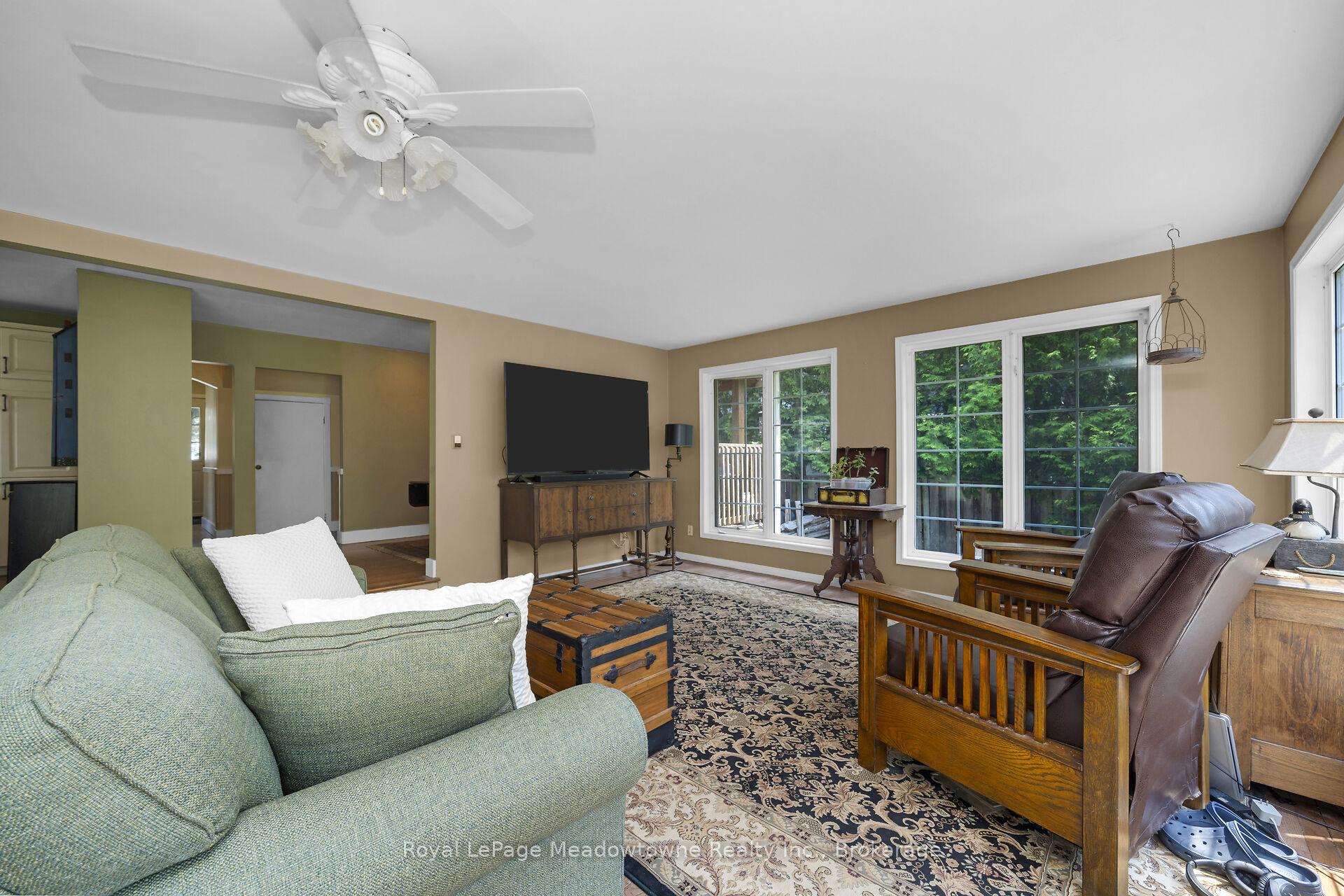 Photo 10 of 24 Delrex Boulevard, Halton Hills, Georgetown — HOMEH