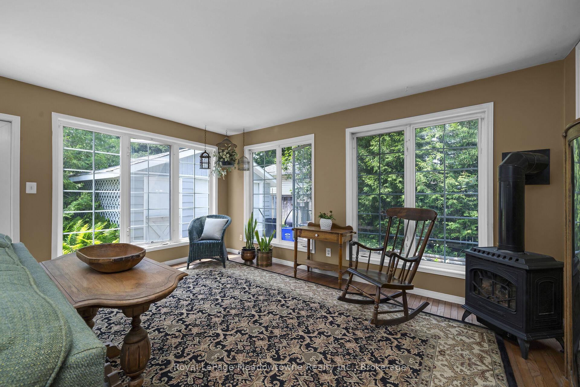 Photo 13 of 24 Delrex Boulevard, Halton Hills, Georgetown — HOMEH