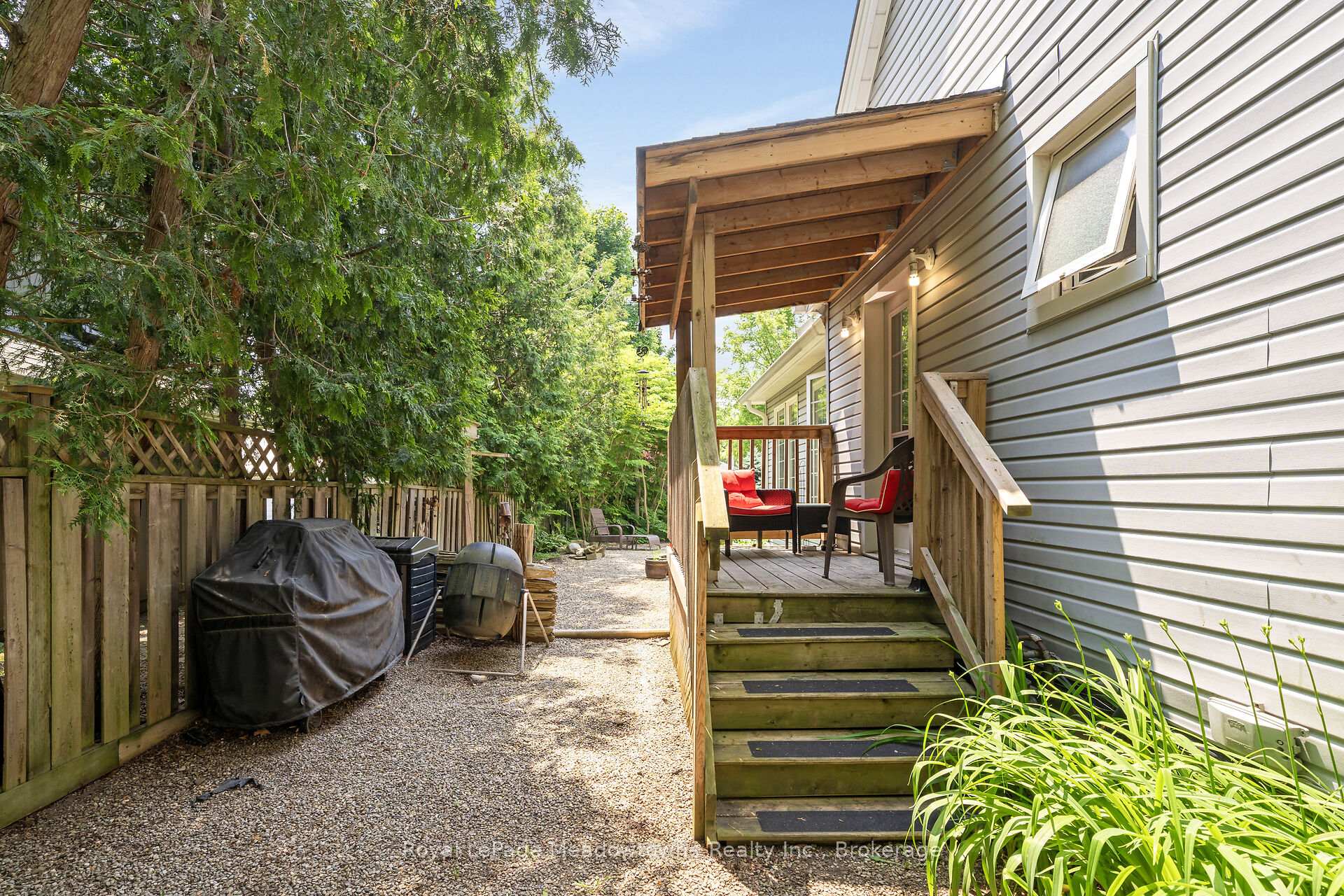 Photo 15 of 24 Delrex Boulevard, Halton Hills, Georgetown — HOMEH