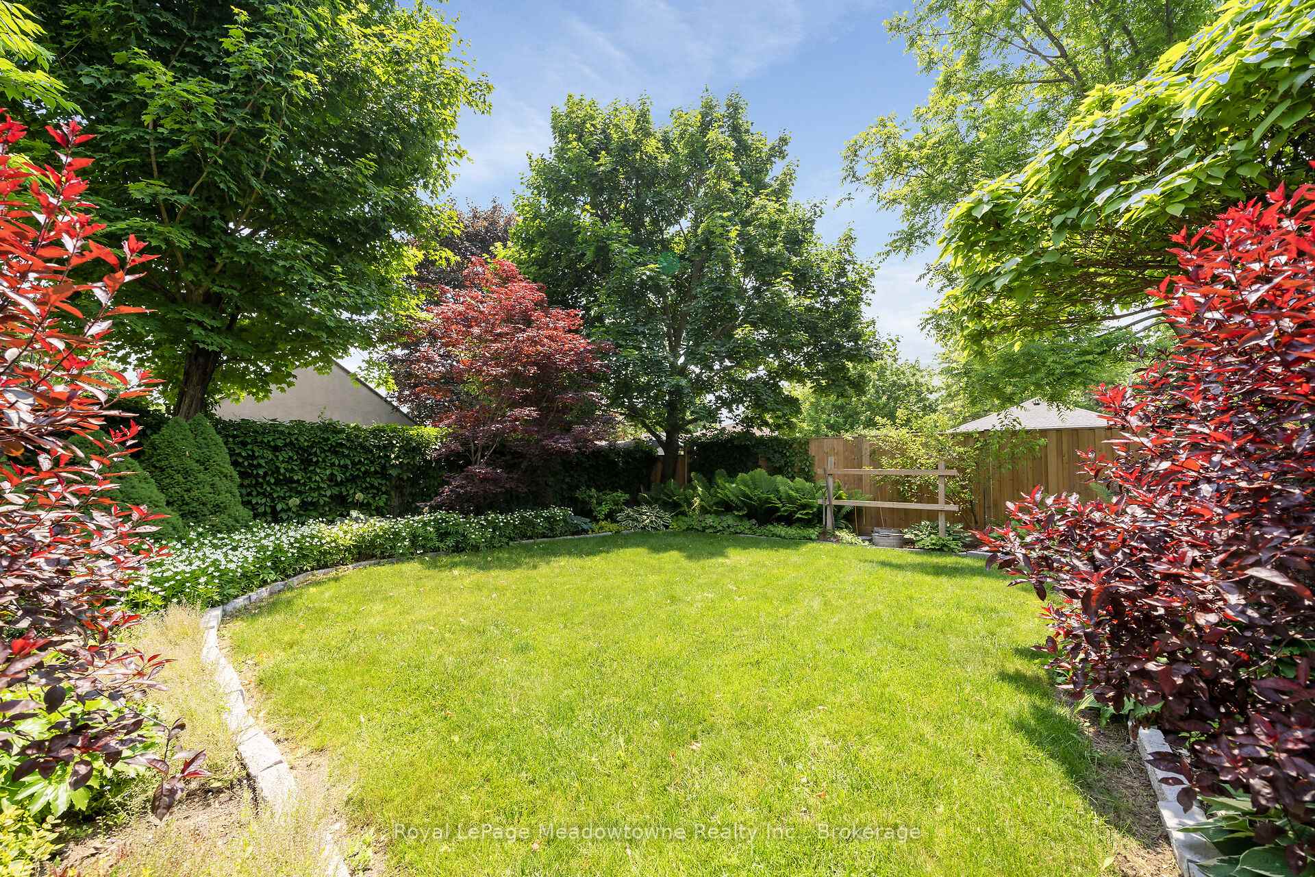 Photo 18 of 24 Delrex Boulevard, Halton Hills, Georgetown — HOMEH
