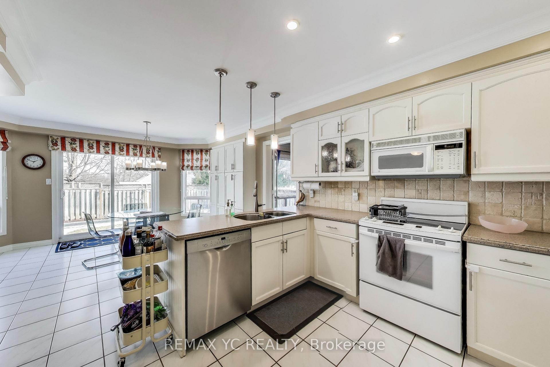 Photo 7 of 896 Darwin Drive, Pickering, Dunbarton — HOMEH