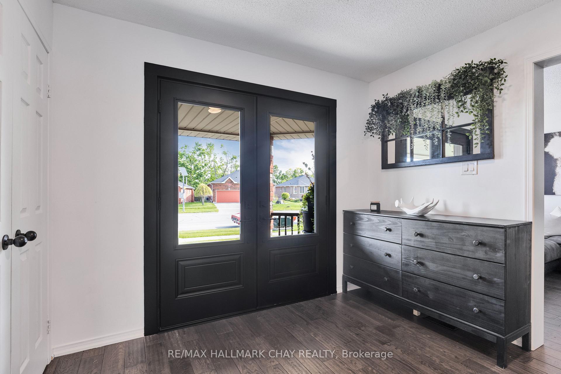 Photo 3 of 351 Cundles Road W, Barrie, Northwest — HOMEH