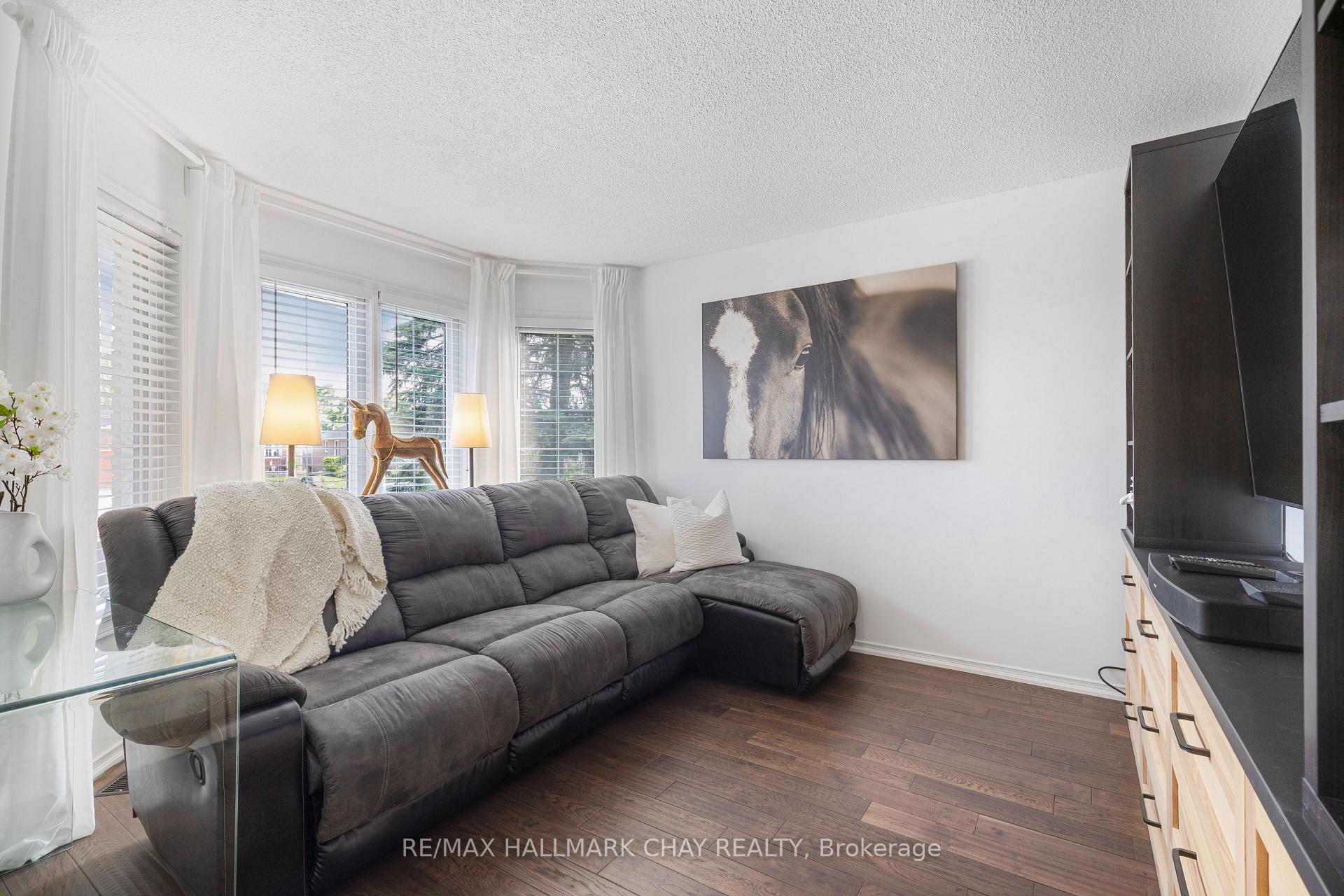 Photo 4 of 351 Cundles Road W, Barrie, Northwest — HOMEH