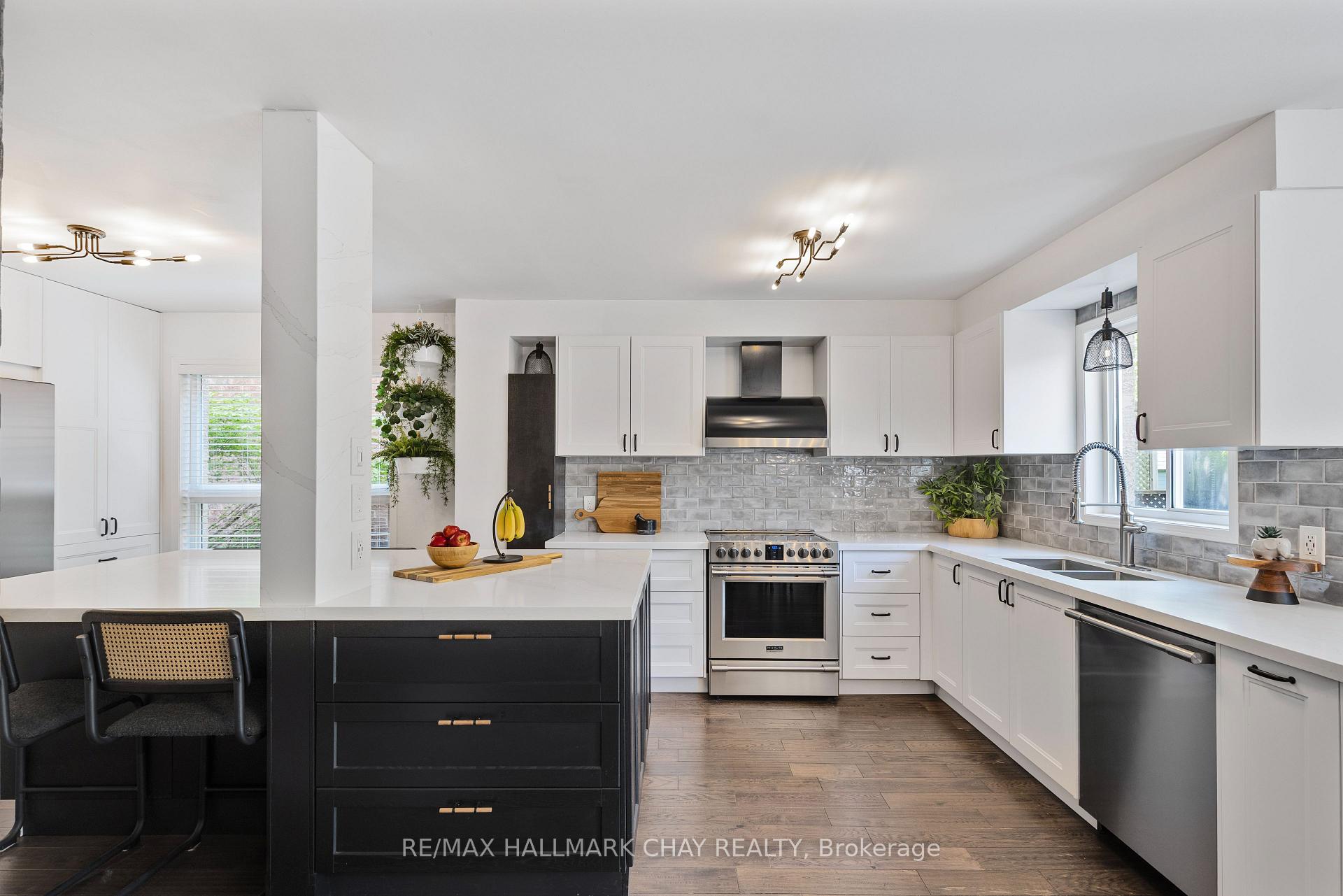 Photo 13 of 351 Cundles Road W, Barrie, Northwest — HOMEH