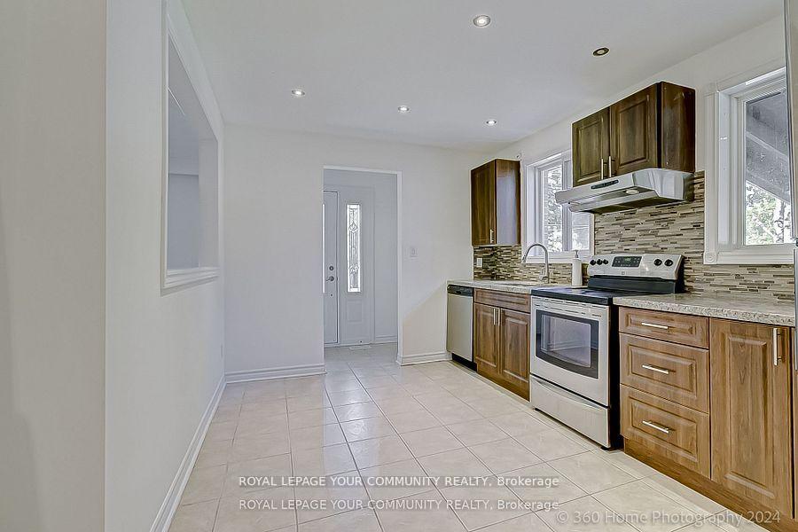 Photo 13 of 35 Aurora Heights Drive, Aurora, Aurora Heights — HOMEH
