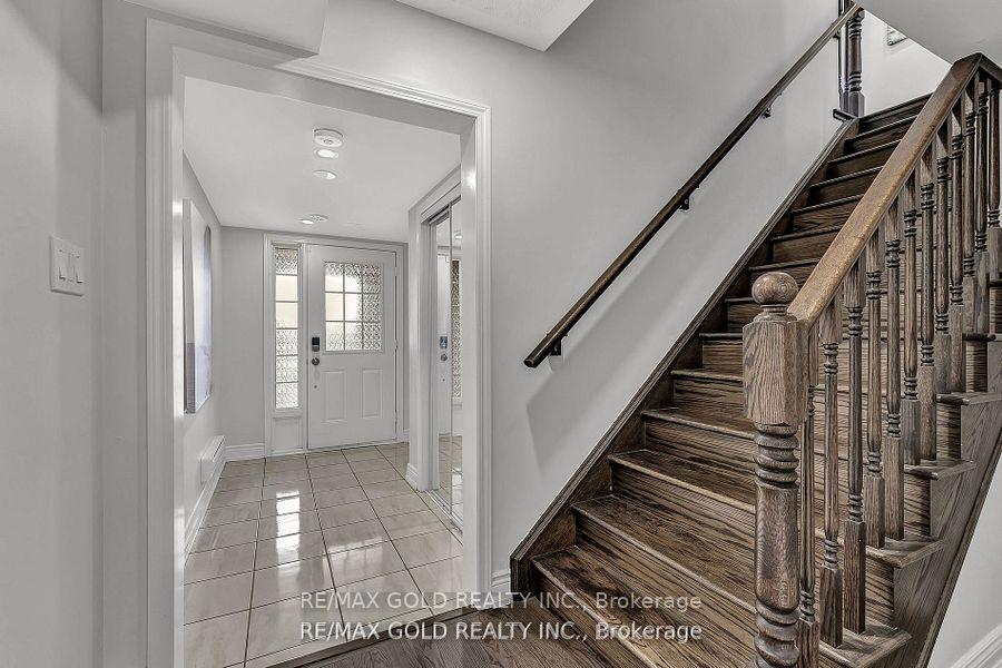 Photo 10 of 37 Baycliffe Crescent, Brampton, Northwest Brampton — HOMEH