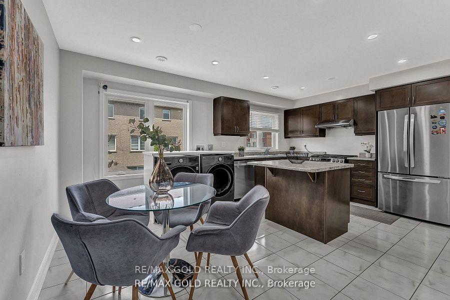 Photo 12 of 37 Baycliffe Crescent, Brampton, Northwest Brampton — HOMEH