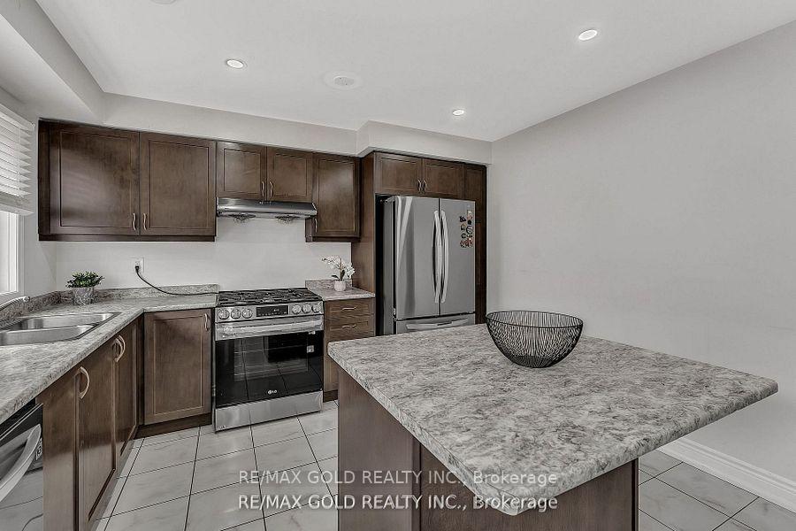 Photo 34 of 37 Baycliffe Crescent, Brampton, Northwest Brampton — HOMEH