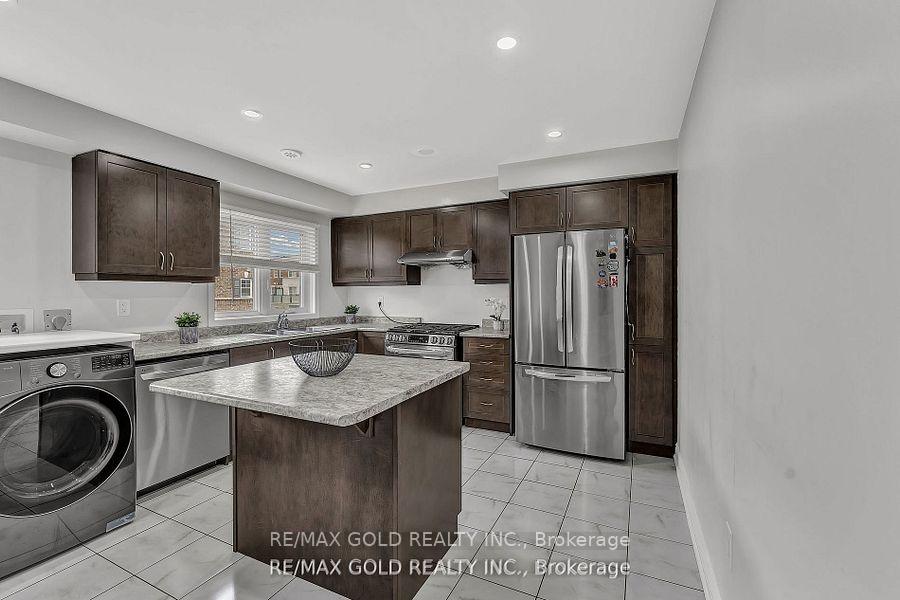 Photo 13 of 37 Baycliffe Crescent, Brampton, Northwest Brampton — HOMEH