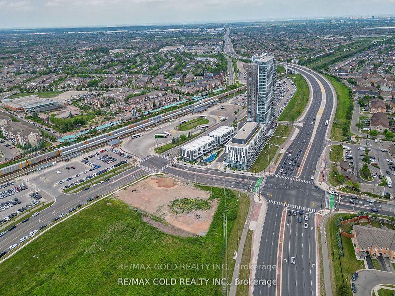 Photo 40 of 37 Baycliffe Crescent, Brampton, Northwest Brampton — HOMEH
