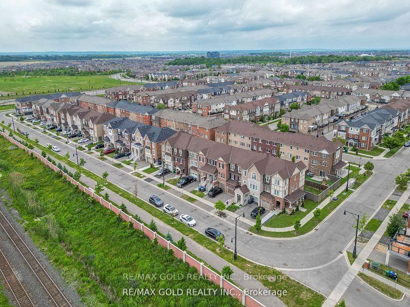 Photo 48 of 37 Baycliffe Crescent, Brampton, Northwest Brampton — HOMEH