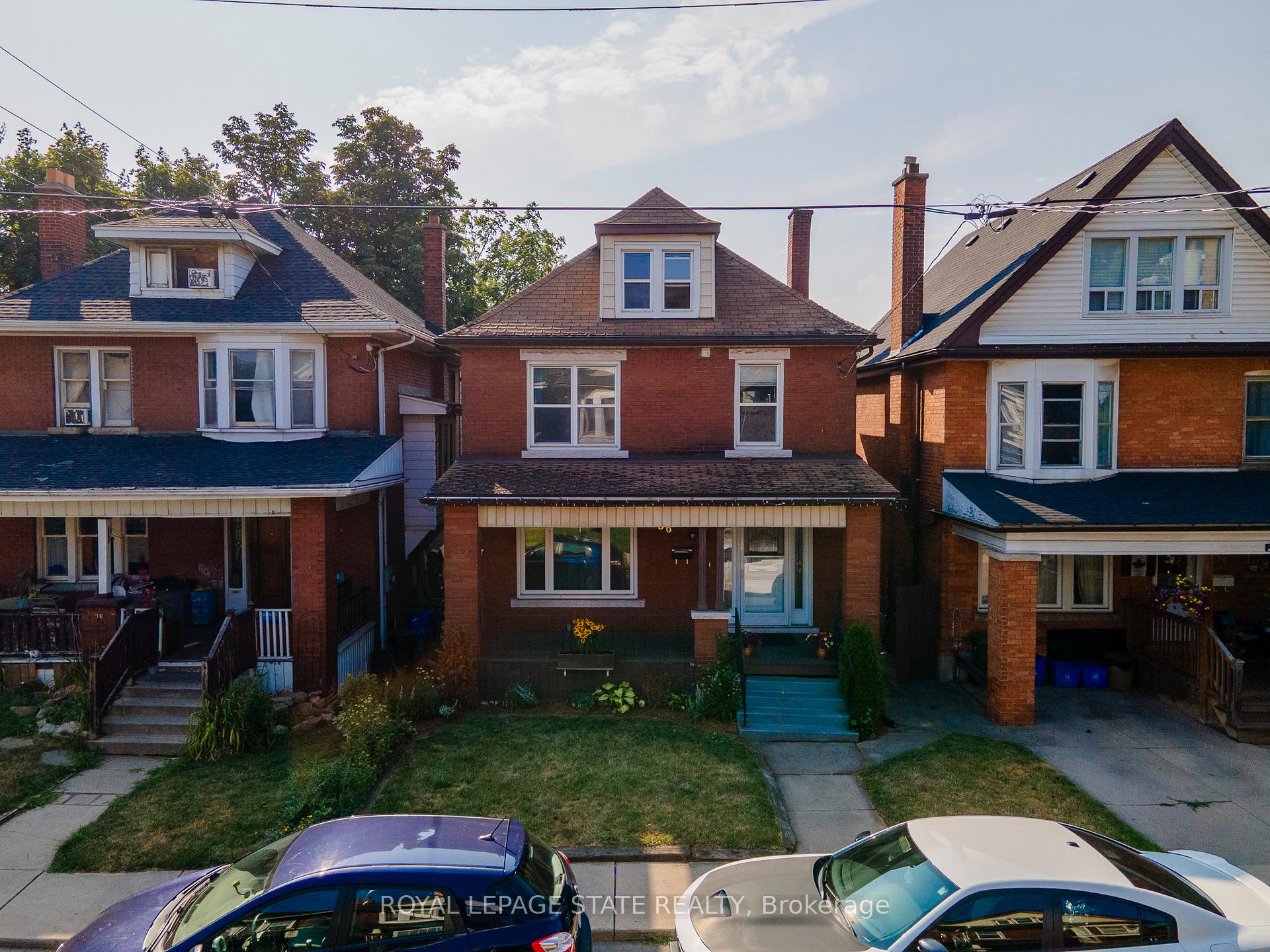 Front of 36 Spadina Avenue