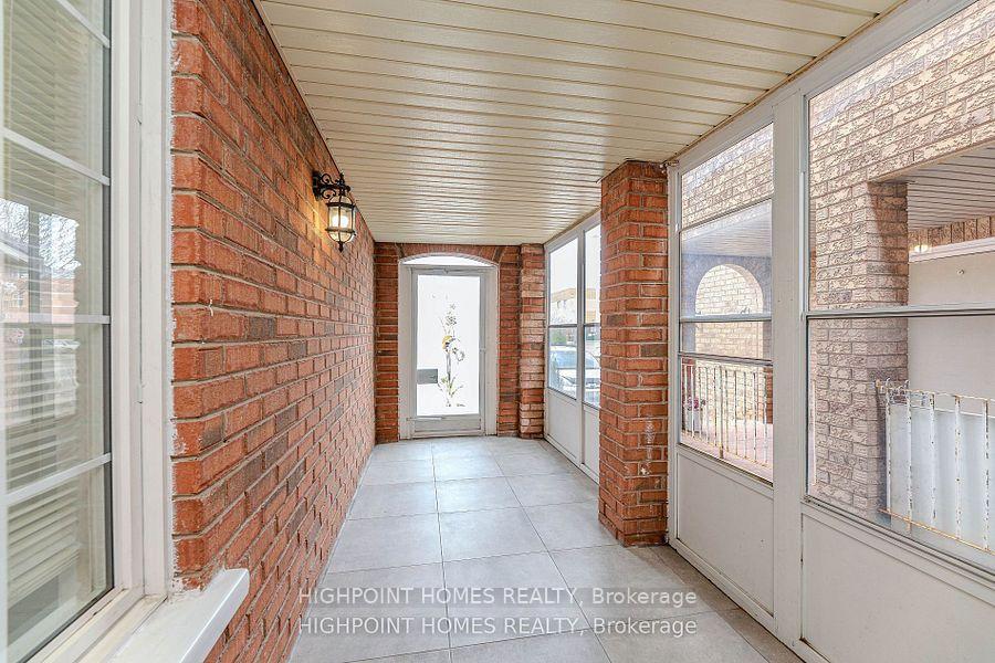 Photo 4 of 44 Brando Avenue E, Markham, Middlefield — HOMEH
