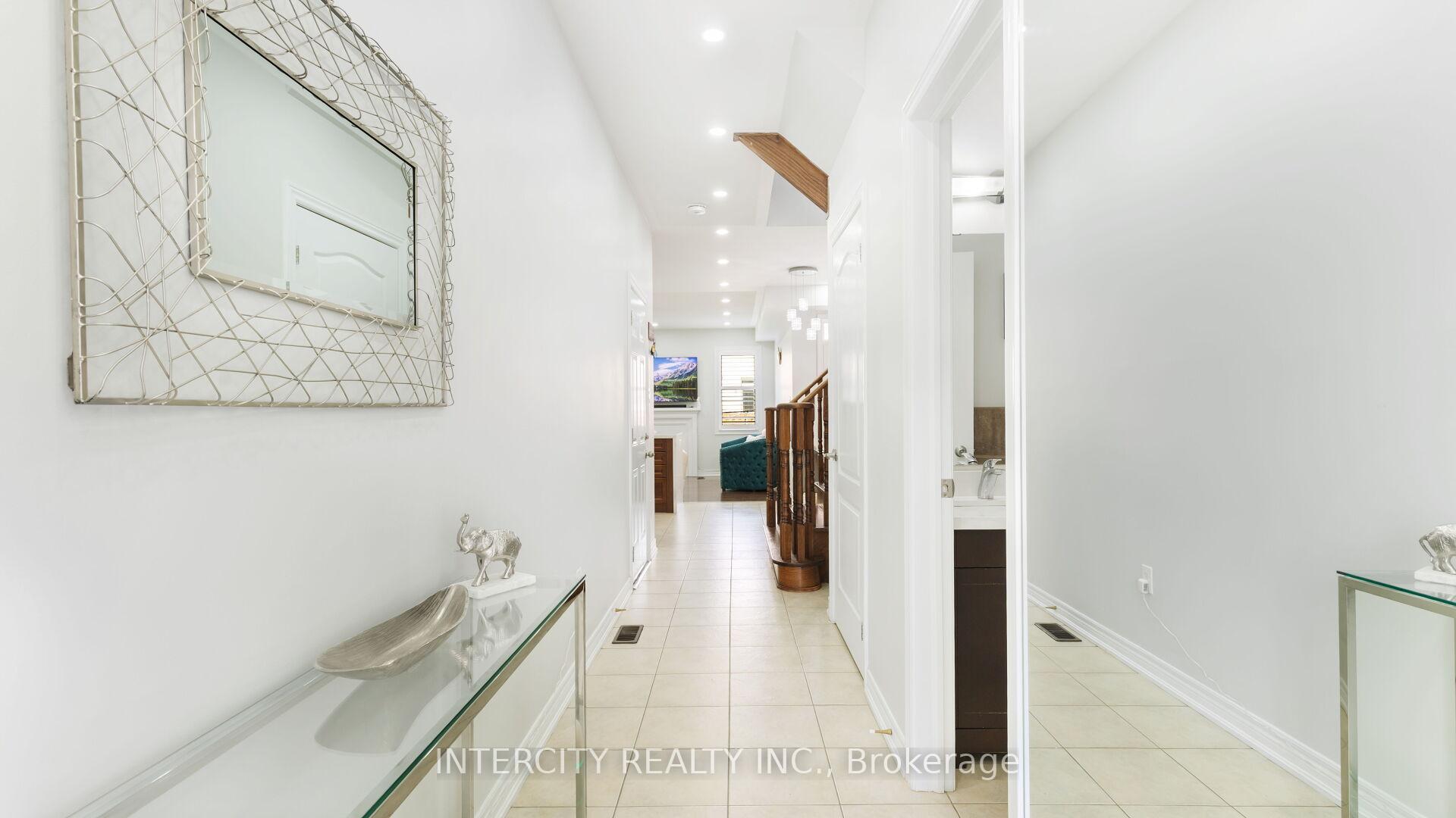 Photo 3 of 72 Campwood Crescent, Brampton, Bram East — HOMEH