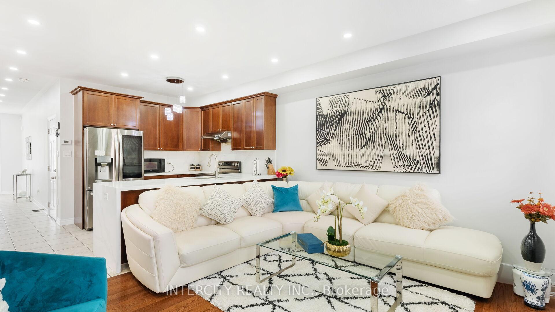 Photo 5 of 72 Campwood Crescent, Brampton, Bram East — HOMEH