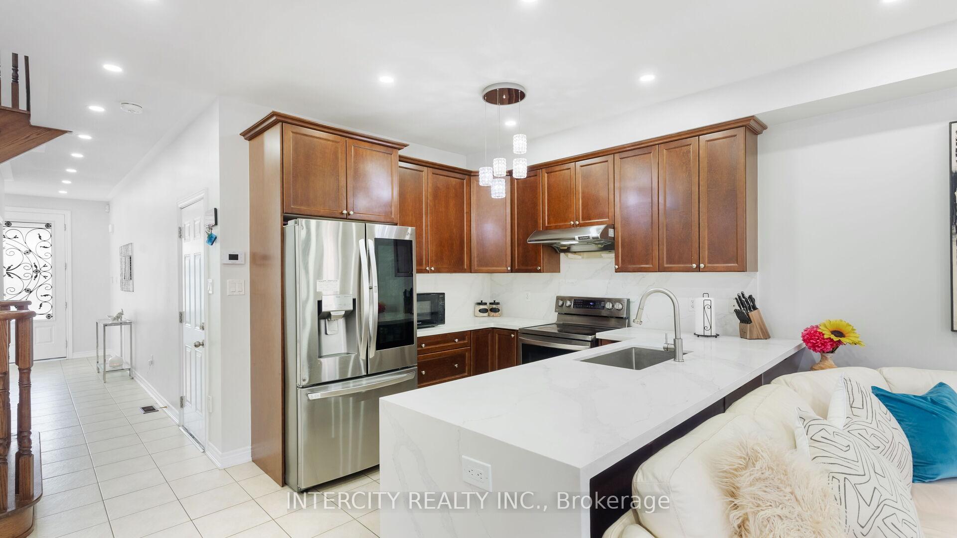Photo 13 of 72 Campwood Crescent, Brampton, Bram East — HOMEH