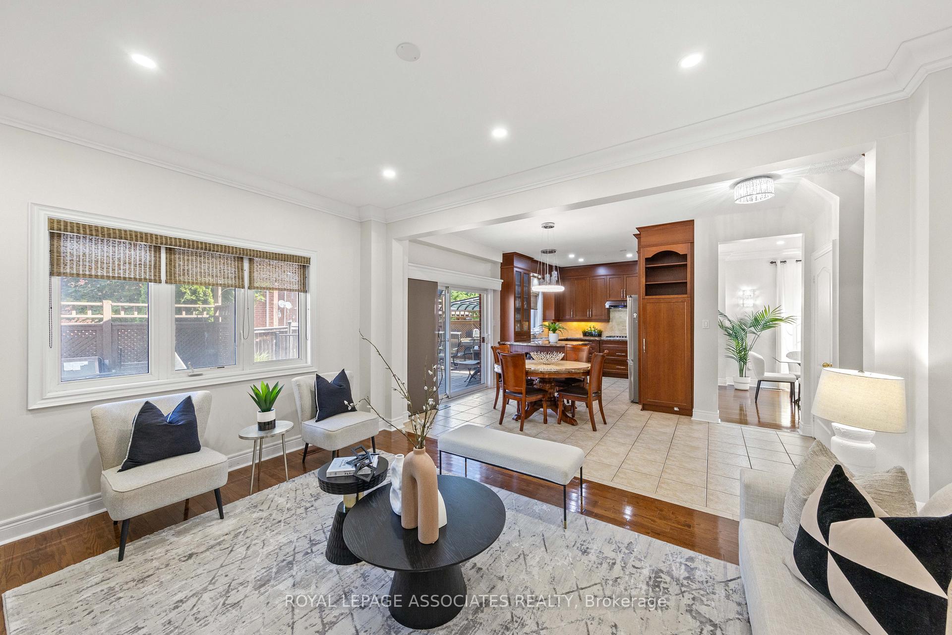 Photo 10 of 13 Laurentide Crescent, Brampton, Vales of Castlemore North — HOMEH