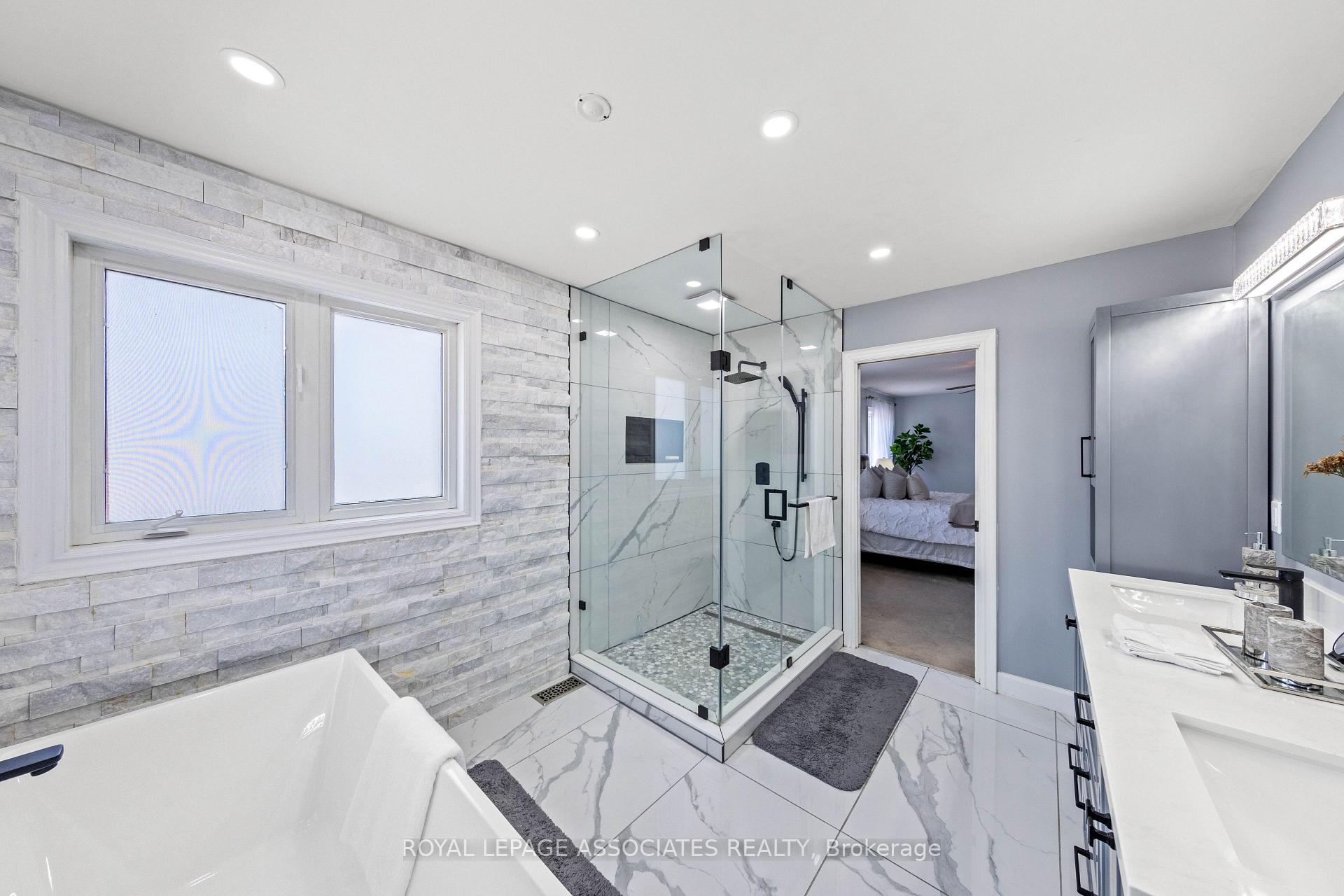Photo 28 of 13 Laurentide Crescent, Brampton, Vales of Castlemore North — HOMEH