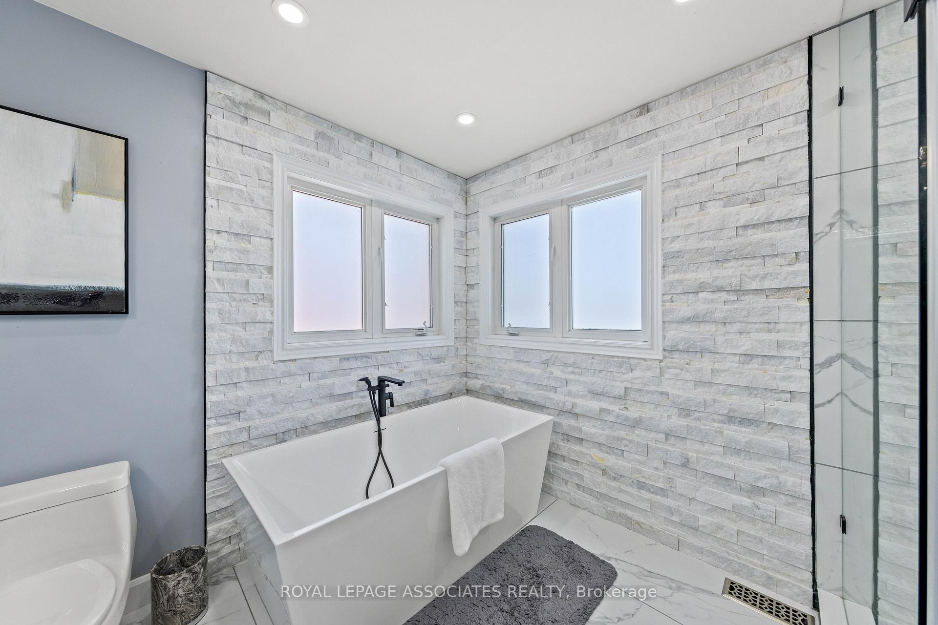Photo 25 of 13 Laurentide Crescent, Brampton, Vales of Castlemore North — HOMEH