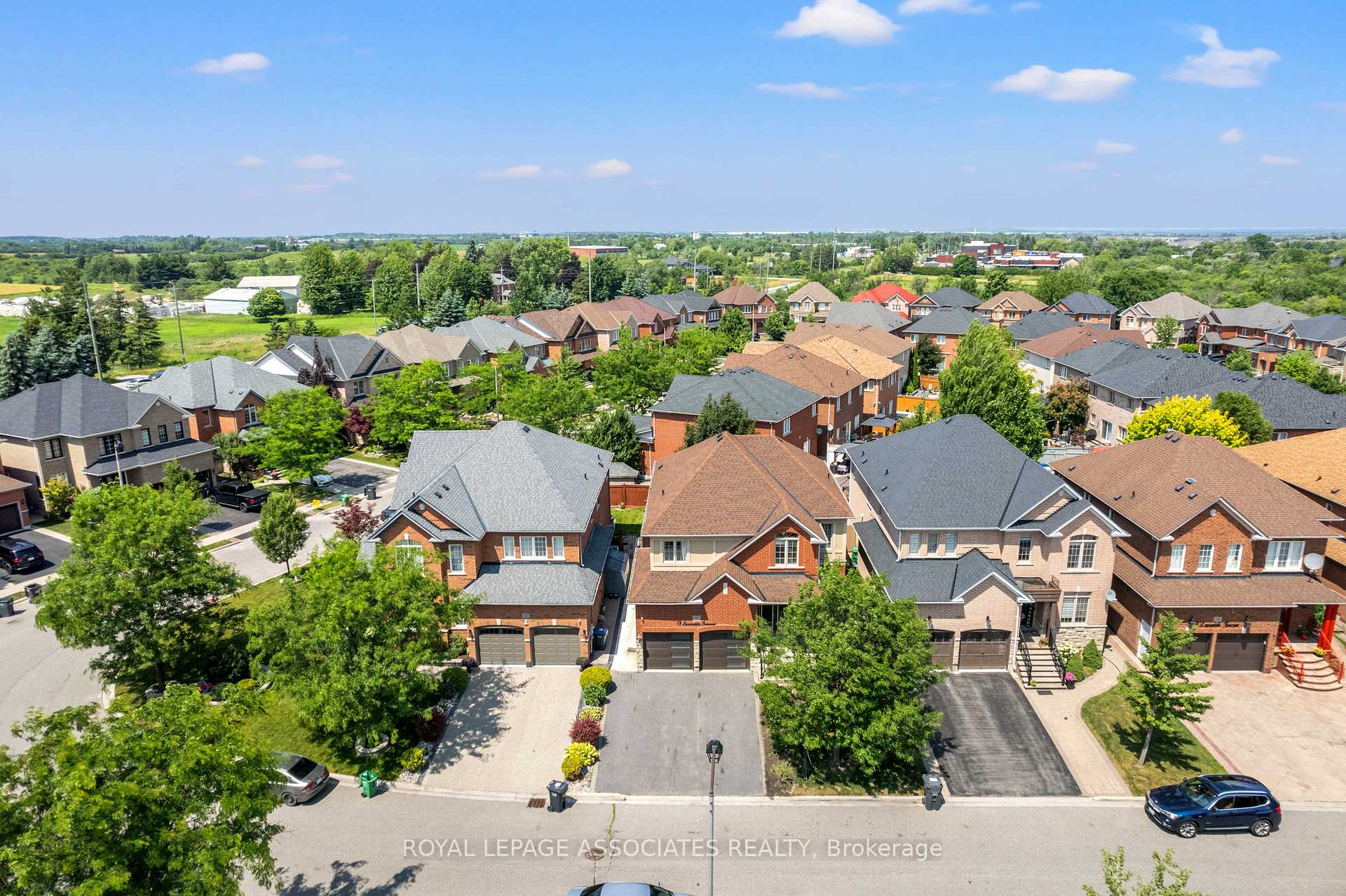 Photo 37 of 13 Laurentide Crescent, Brampton, Vales of Castlemore North — HOMEH