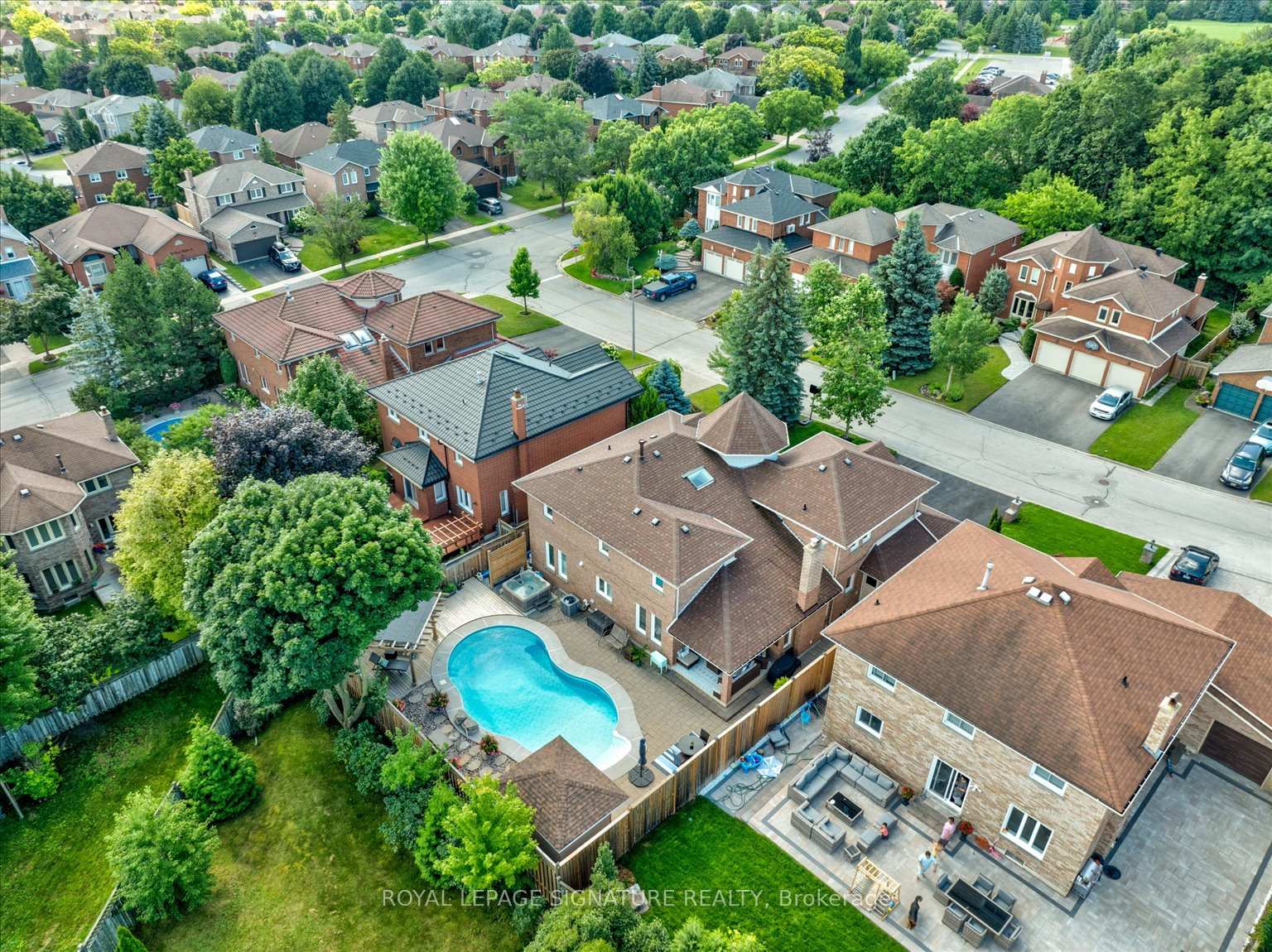 Photo 3 of 6 Mapleglen Court, Whitby, Pringle Creek — HOMEH