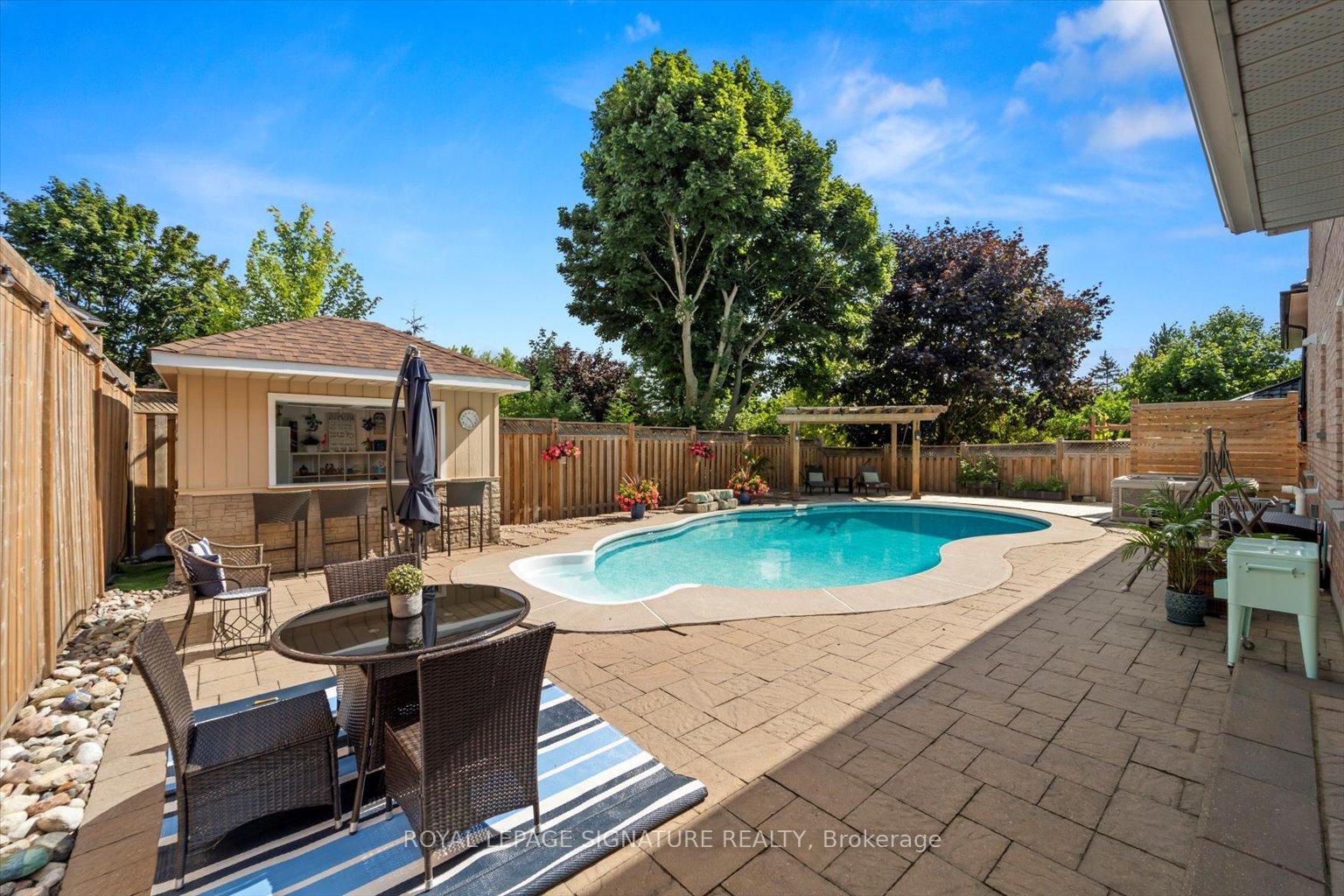 Photo 10 of 6 Mapleglen Court, Whitby, Pringle Creek — HOMEH