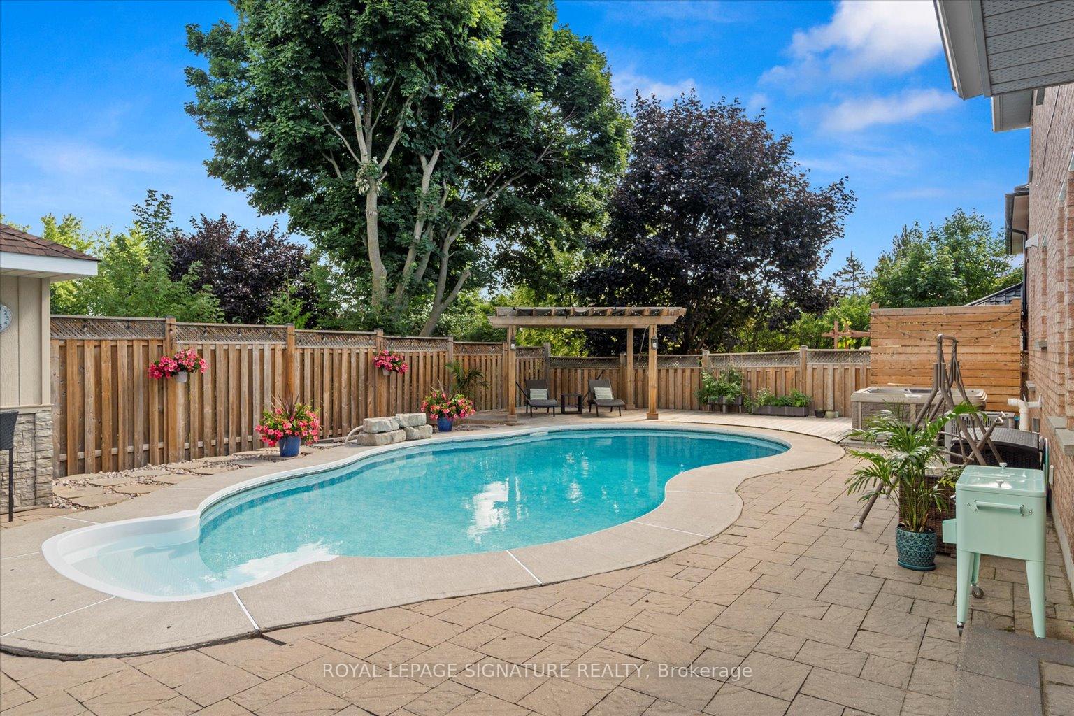 Photo 12 of 6 Mapleglen Court, Whitby, Pringle Creek — HOMEH