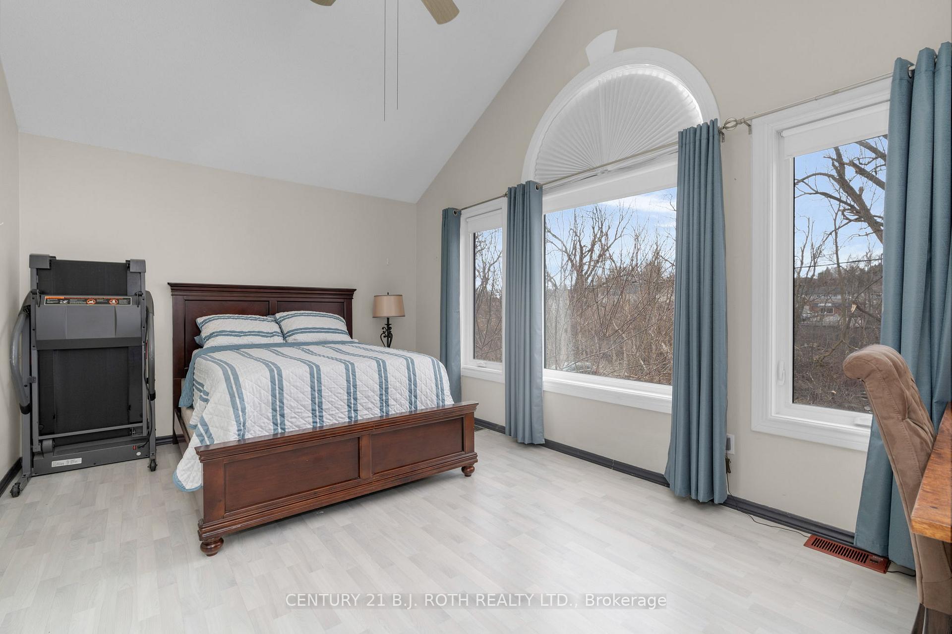Photo 22 of 157B Cumberland Street, Barrie, Allandale — HOMEH
